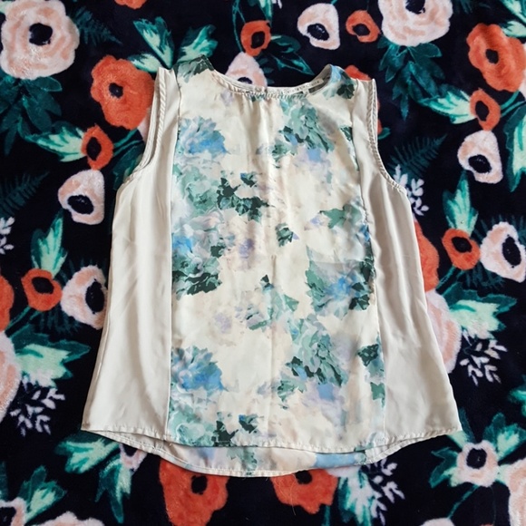 Violet & Claire Tops - Violet + Claire sleeveless Blouse
